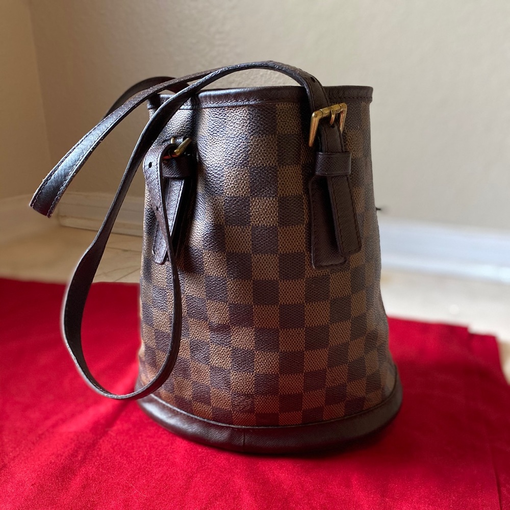 LOUIS VUITTON Damier Ebene Marais Bucket